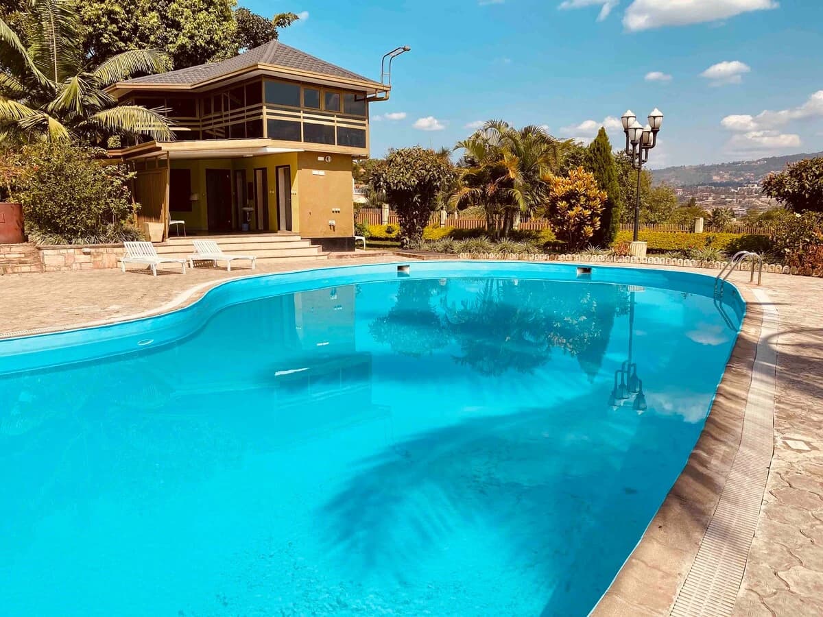 Modern Luxury House with Pool photo 2