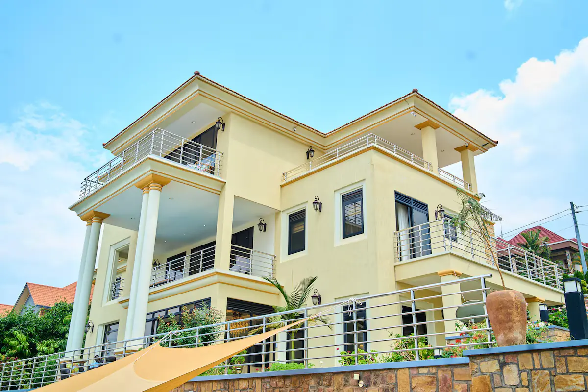 Modern Luxury House with Pool photo 3